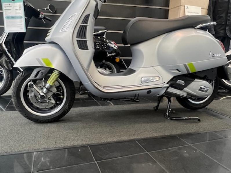 VESPA GTS 125IE SUPERTECH NEUF OFFRE EXCEPTIONNELLE DE DESTOCKAGE